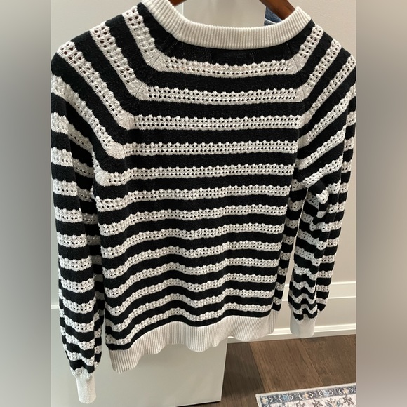 Black and white striped sweater - Picture 4 of 4